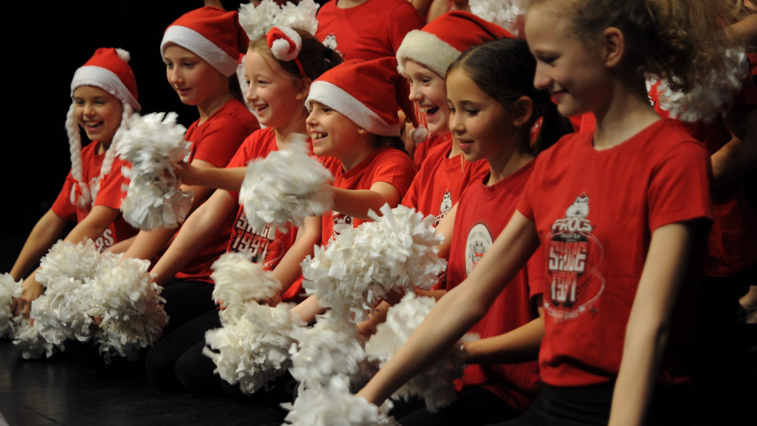 Vrača se Frogsmas! | Frogs Cheer Team
